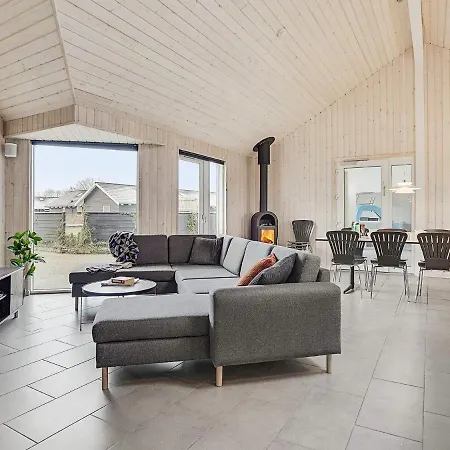Luxury Pool Retreat In Kegnaes *